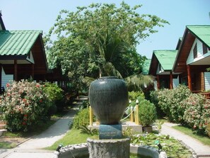 Property grounds - Sea Garden Resort - Haad Rin (Ko Pha-ngan)