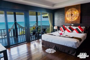 Deluxe Villa Seaview | Minibar, in-room safe, desk, laptop workspace - Sea Garden Resort - Haad Chao Phao (Ko Pha-ngan)