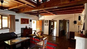 Colonial Villa | 1 bedroom, individually decorated, individually furnished