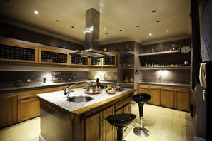 Breakfast, lunch, dinner served; Moroccan cuisine 