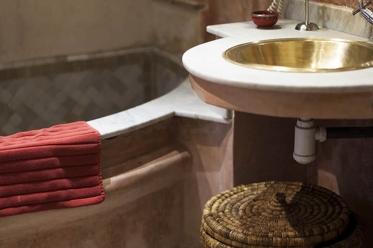 Suite Deluxe, baño privado | Baño | Regadera, amenidades de baño gratuitas, secadora de cabello, batas