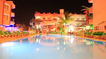 Seasonal outdoor pool, pool umbrellas, sun loungers