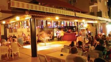 Breakfast, lunch, dinner served; pool views