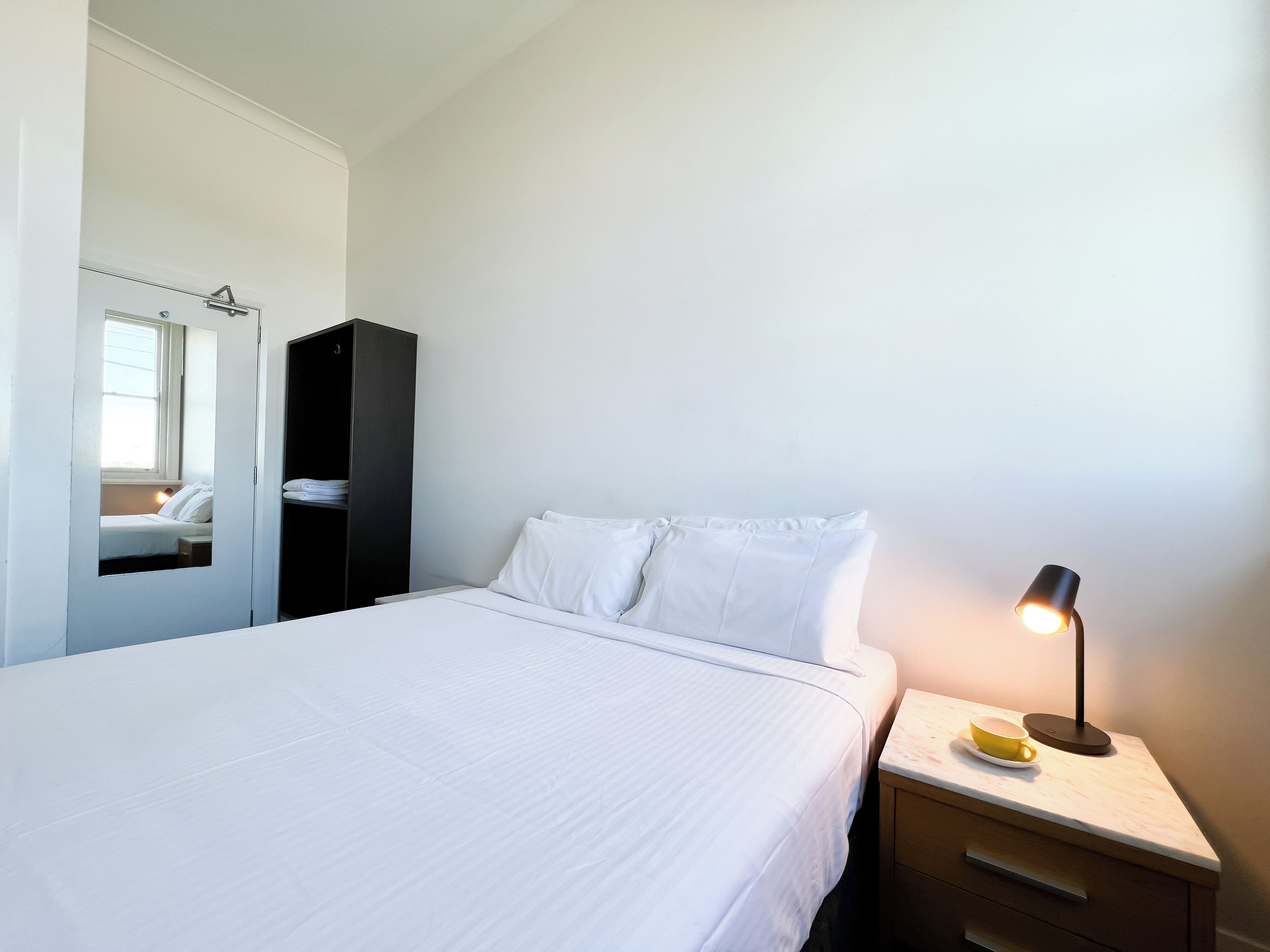 king room, ensuite | 1 bedroom, individually furnished, desk, blackout curtains