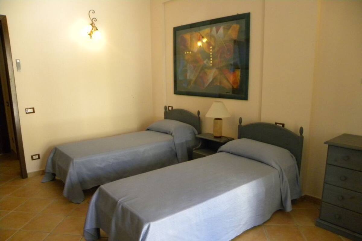 Double Room Single Use | Minibar, in-room safe, desk, cots/infant beds