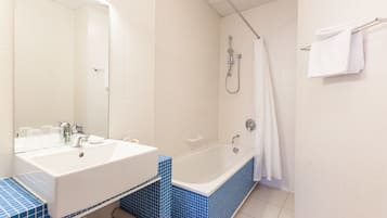 Quarto casal | Banheiro | Banheira, toalhas de banho