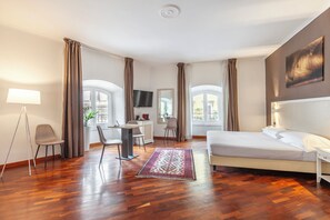 Hypo-allergenic bedding, minibar, in-room safe, desk - Inn Rome Rooms & Suites (Rome)