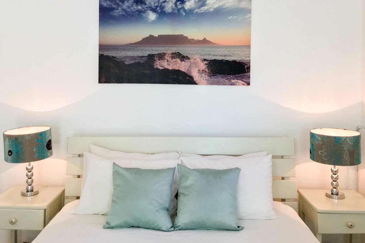 Standard Room, Ensuite | Hypo-allergenic bedding, in-room safe