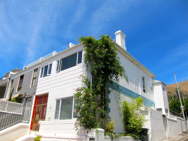 Mặt tiền nơi lưu trú