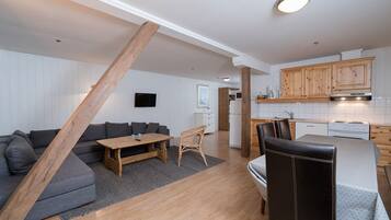 Apartment (6 beds, mandatory cleaning fee 790) | Living room