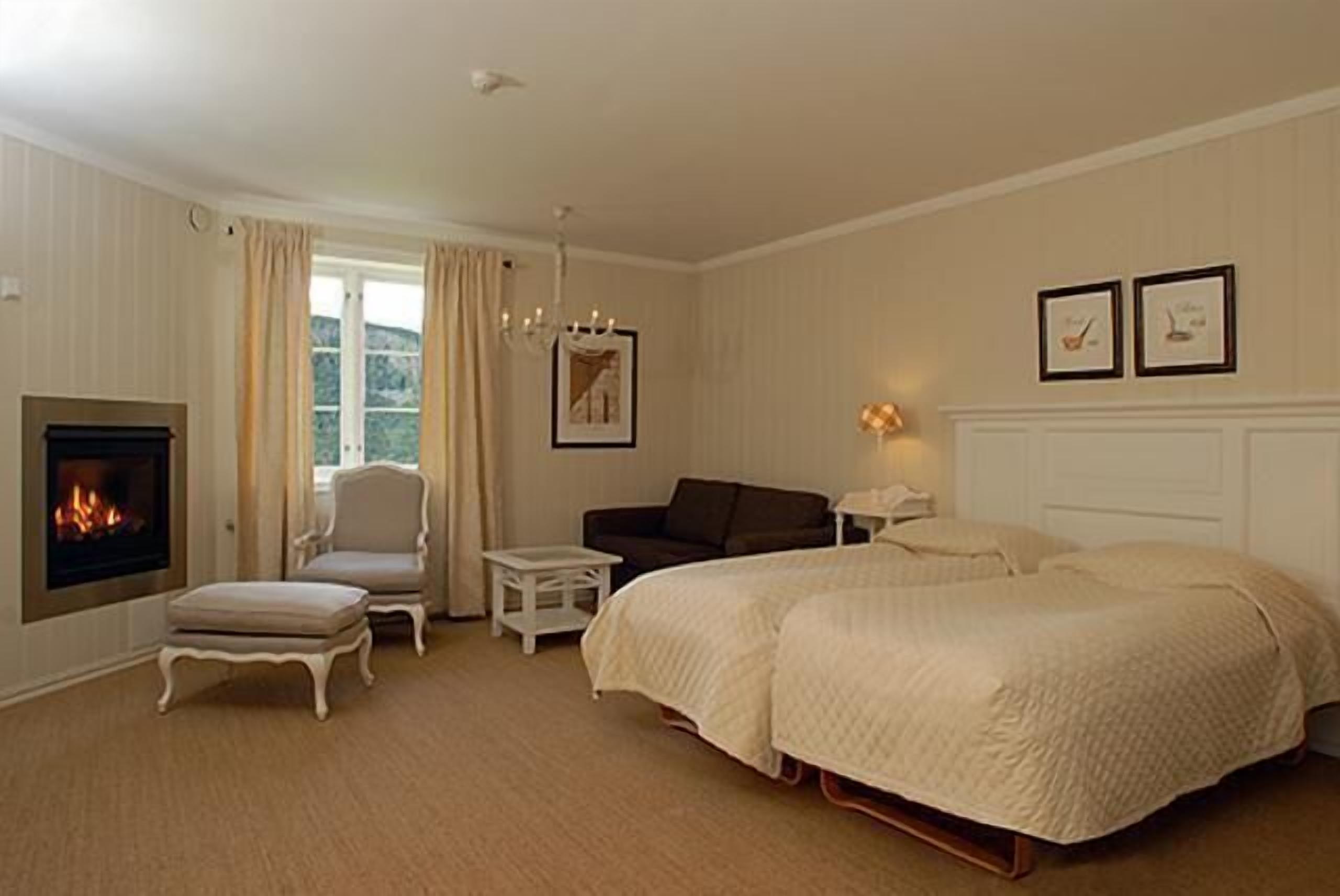 Junior Suite, Golf View | Pillow-top beds, free WiFi