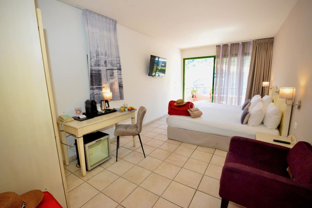 Chambre exécutive, 1 trÚs grand lit, non-fumeur, terrasse | Bureau, espace de travail pour ordinateurs portables
