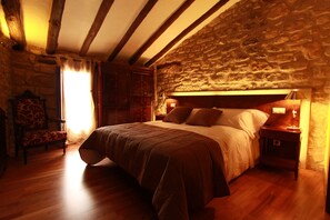 Quarto casal | Individualmente decorados, individualmente mobiliados, escrivaninha