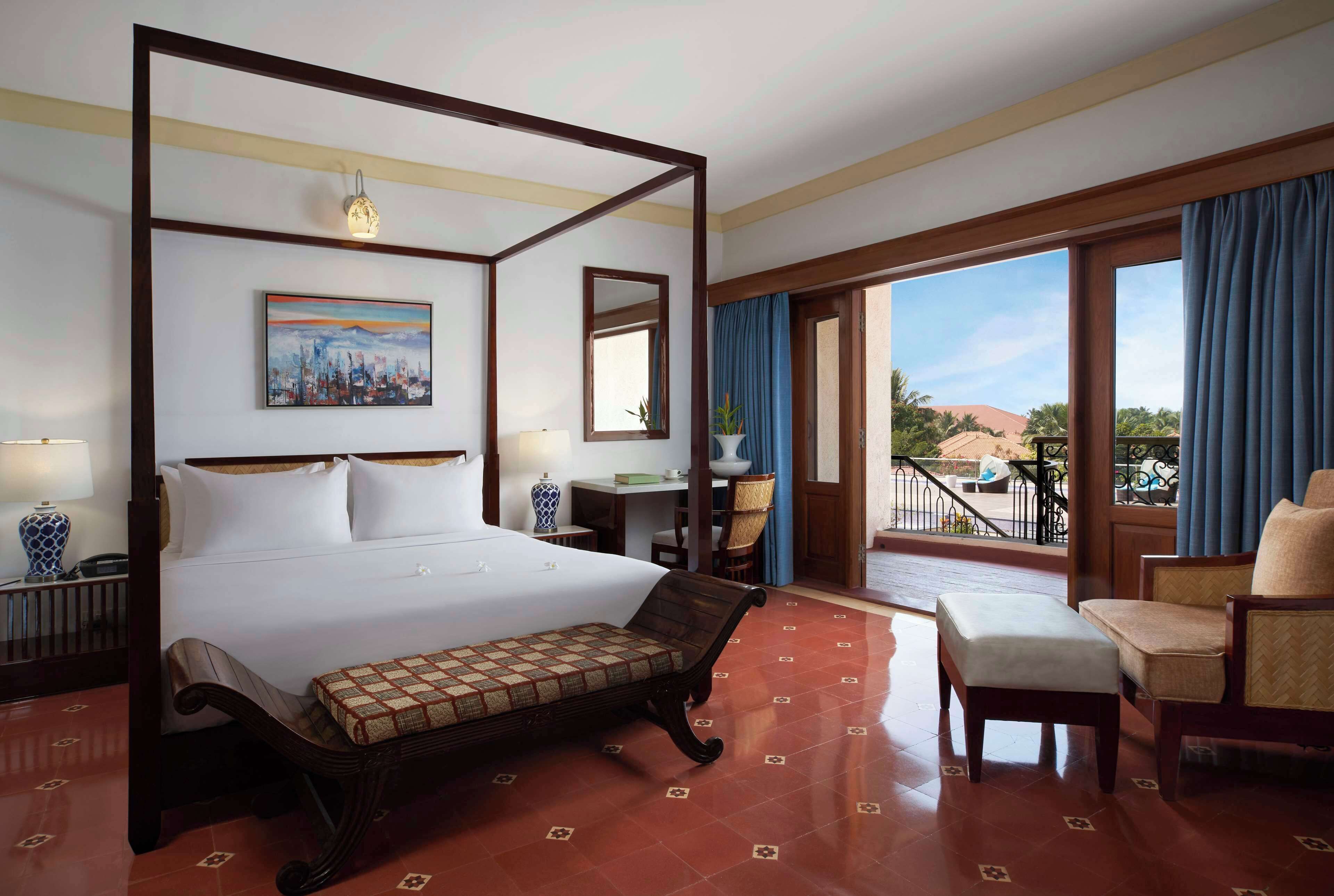 Executive Suite with Balcony and Partial Garden View | Minibar, in-room safe, desk, laptop workspace