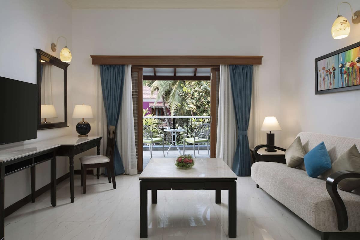 Radisson Suite with Bathtub, Balcony and Garden View ( Villas )