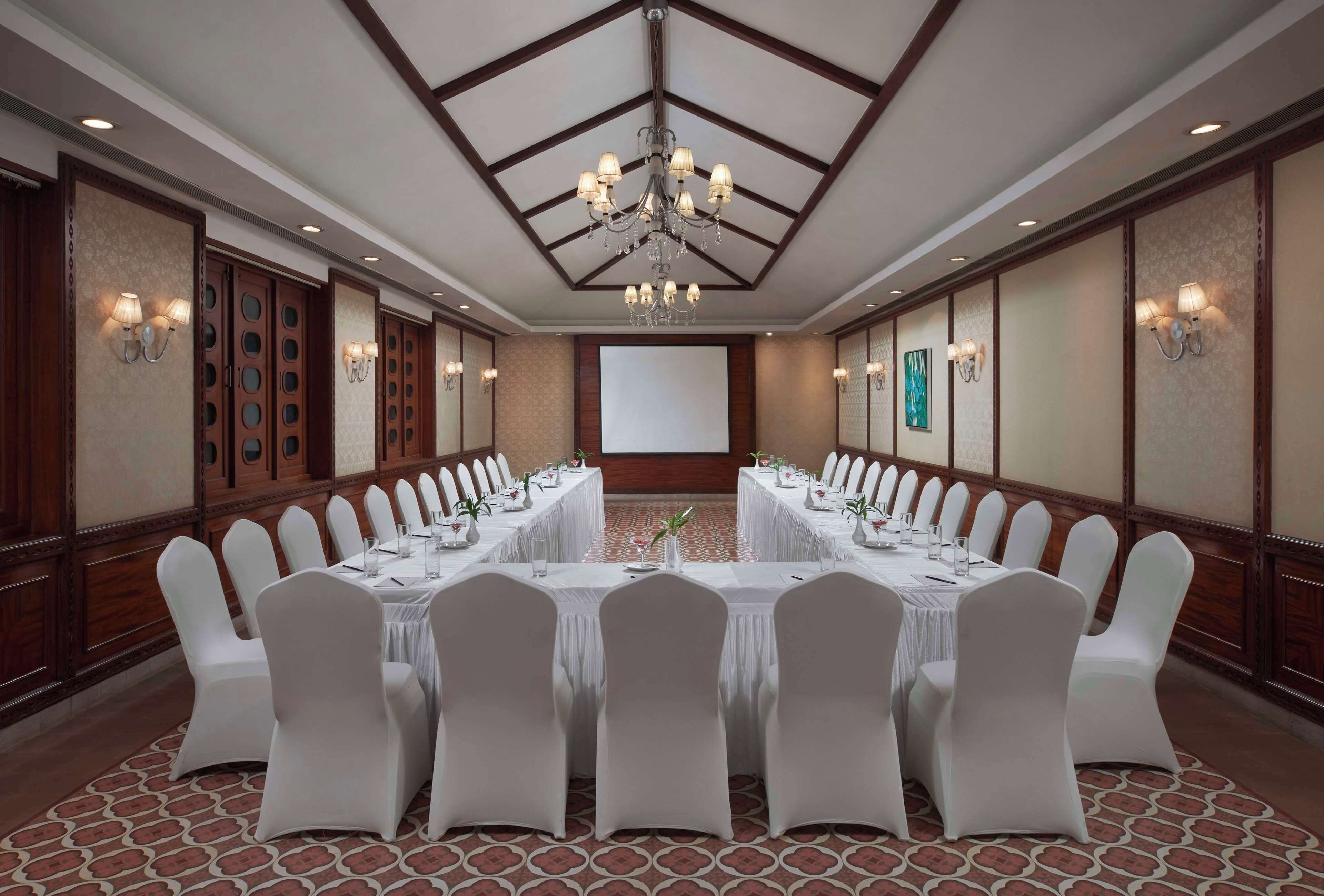 4 restaurants, breakfast, lunch, dinner served; portuguese cuisine