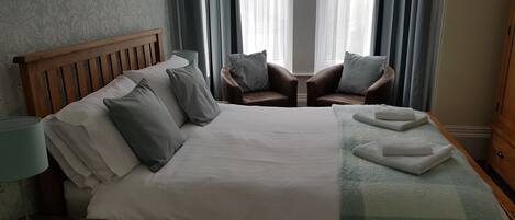 Chambre Double Standard (Room4) | Restauration dans la chambre