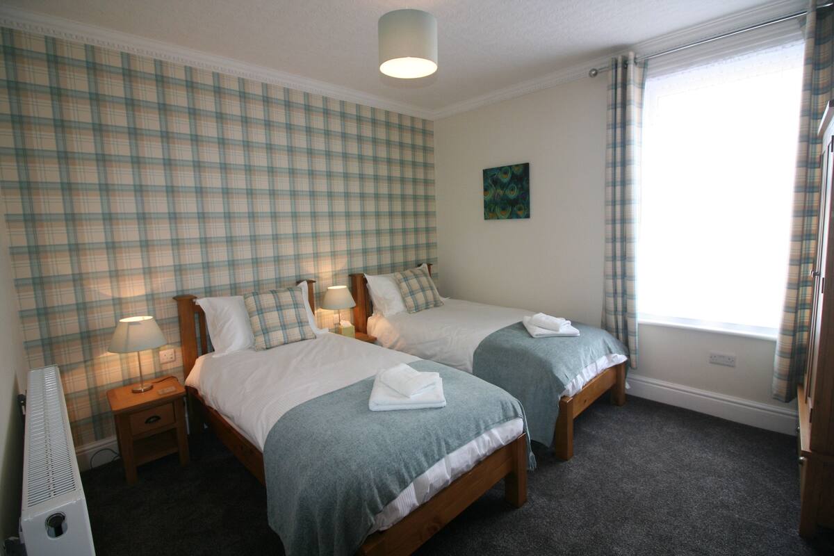 Standard Twin Room (Room2) | Iron/ironing board (on request), WiFi (free), bed sheets