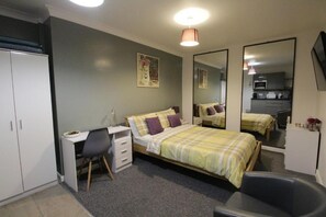 Studio, Ensuite | WiFi - Tennyson (Lincoln)