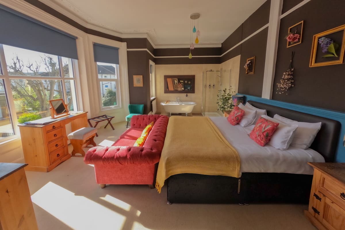 Suite de lujo, baño en la habitación, vista a la ciudad (Luxury Suite)