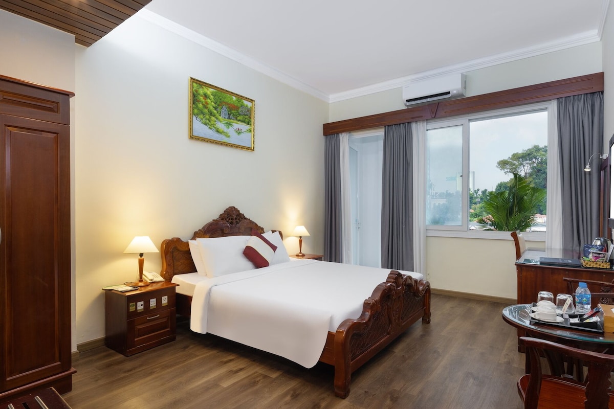 Premium Double Room, Balcony, City View (with Window) | Minibar, in-room safe, desk, laptop workspace