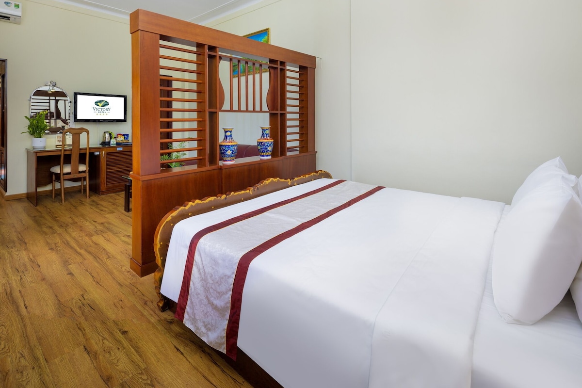 Luxury Room, City View | Minibar, in-room safe, desk, laptop workspace