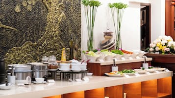 每日供應自助早餐 (每人 VND109000)