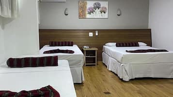 STANDARD QUADRUPLO | 1 quarto, frigobar, cofres nos quartos, Wi-Fi de cortesia