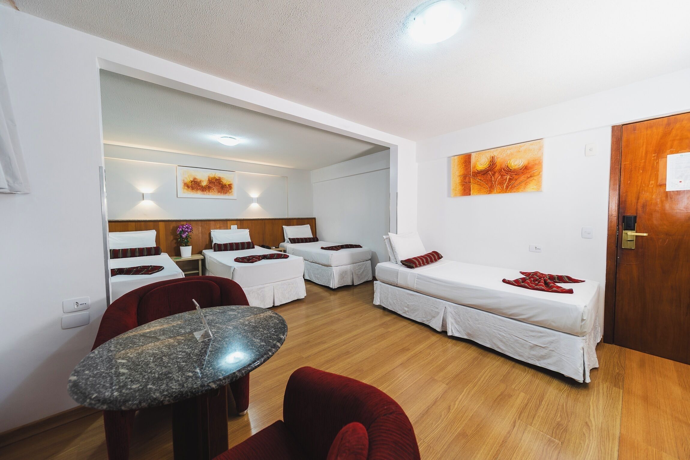 STANDARD QUADRUPLO | ミニバー、セーフティボックス (室内)、WiFi (無料)、ベッドシーツ