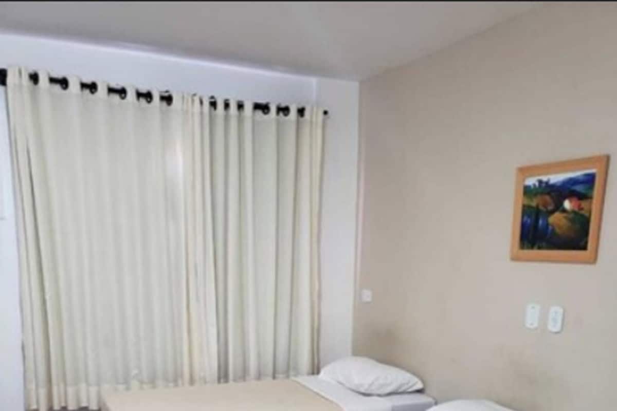 Triple Room | Minibar, desk, free WiFi