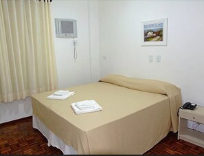 デラックス ダブルルーム (1 名様利用) ダブルベッド 1 台 | ミニバー、デスク、WiFi (無料)