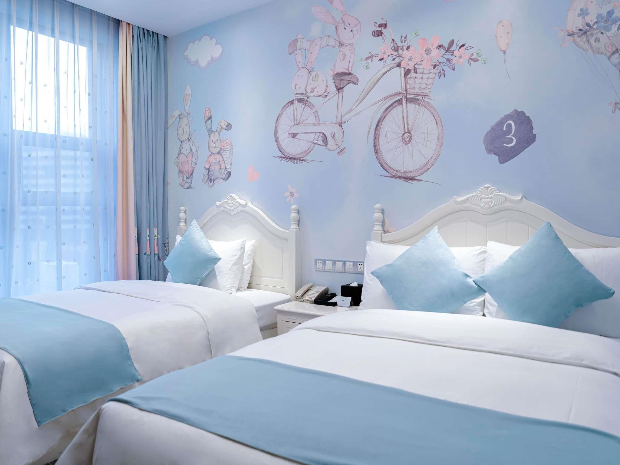 Familie suite, 2 tweepersoonsbedden (Junior) | Luxe beddengoed, een minibar met enkele gratis items