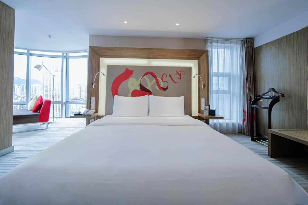Deluxe-Zimmer, 1 King-Bett, Stadtblick | 1 Schlafzimmer, hochwertige Bettwaren