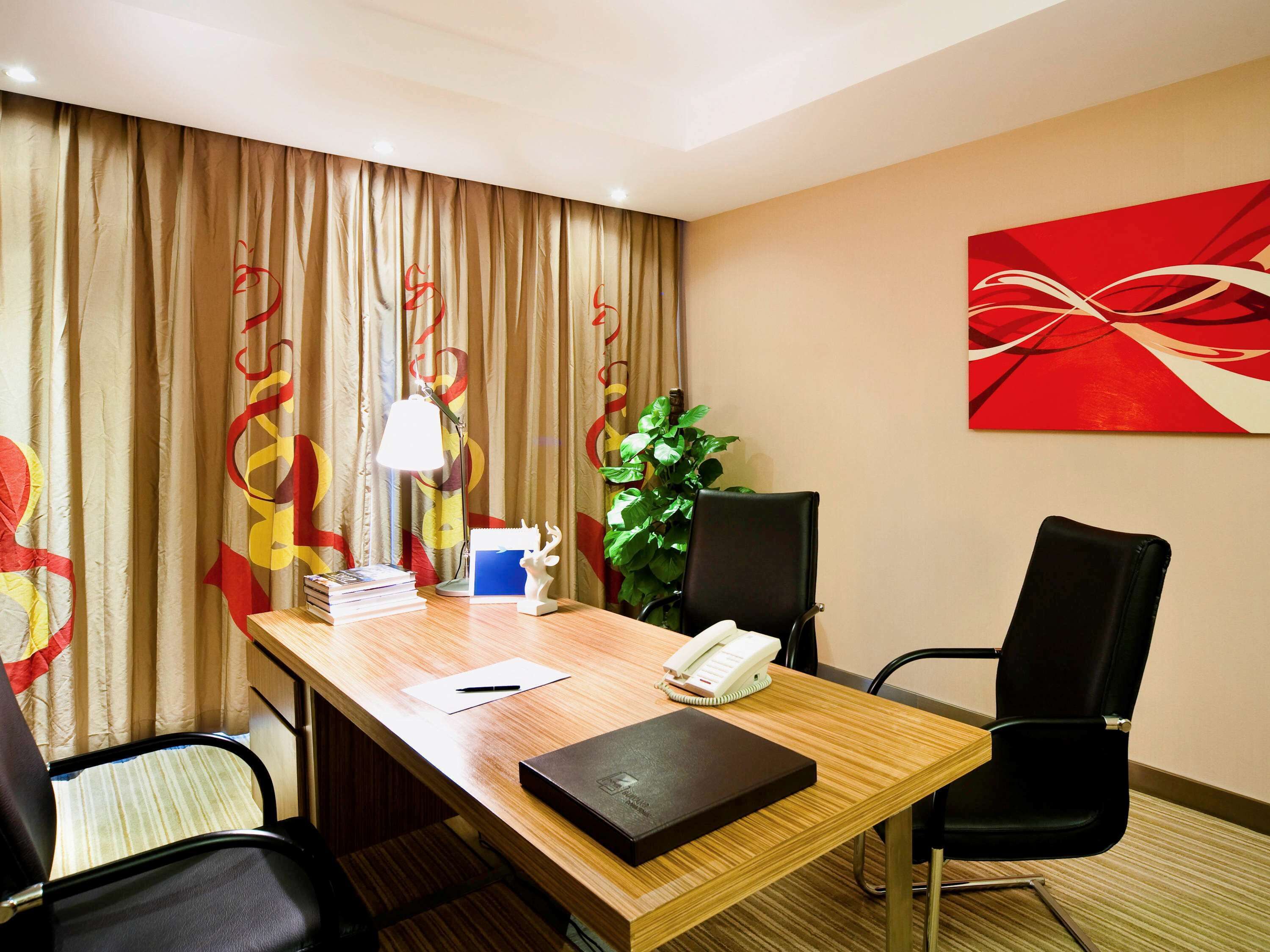 premier suite | 1 bedroom, premium bedding, free minibar items, in-room safe