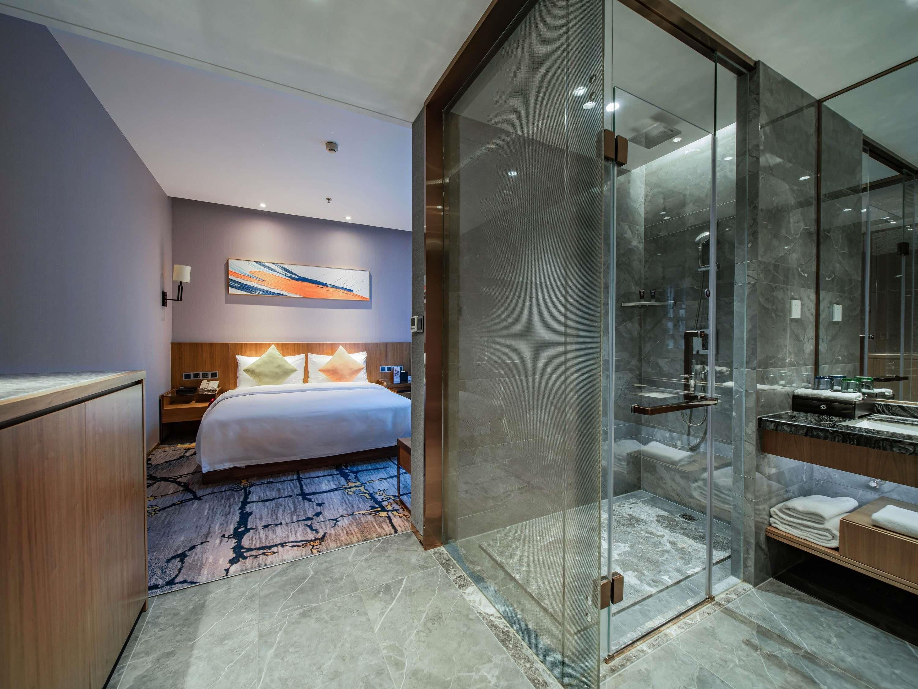 Superior Room - King | Premium bedding, free minibar items, in-room safe, desk