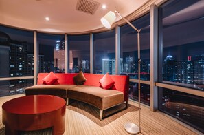 Habitación Deluxe, 1 cama King size, vista a la ciudad | Ropa de cama de alta calidad y artículos del minibar gratis 