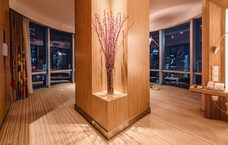 Deluxe Cityview Room | 1 bedroom, premium bedding, free minibar items, in-room safe