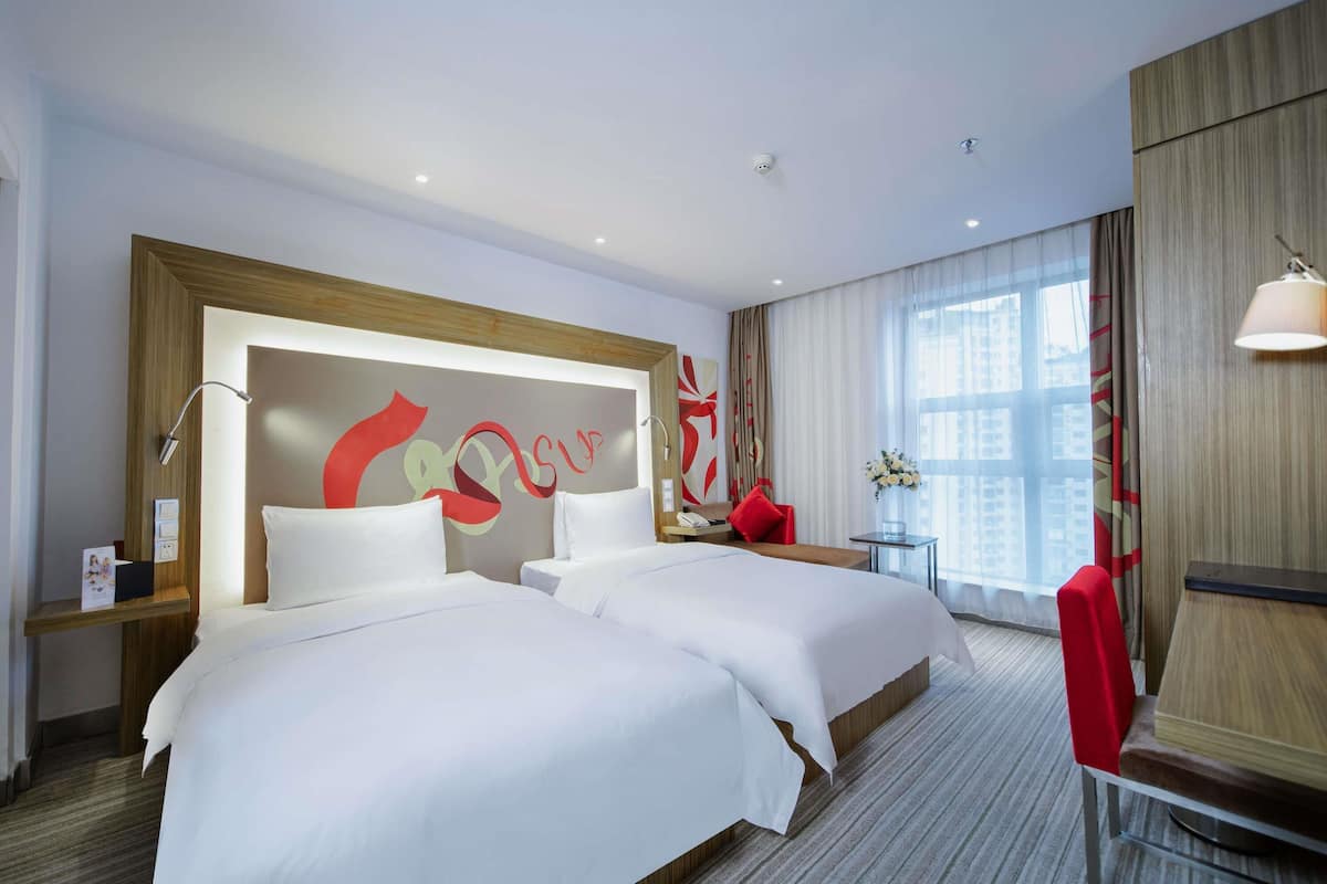 superior room - twin | 1 bedroom, premium bedding, free minibar items, in-room safe
