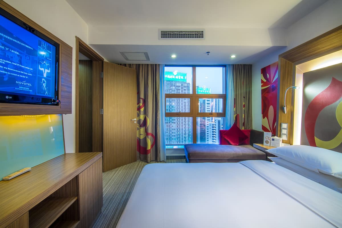 Junior Suite | 1 bedroom, premium bedding, free minibar items, in-room safe
