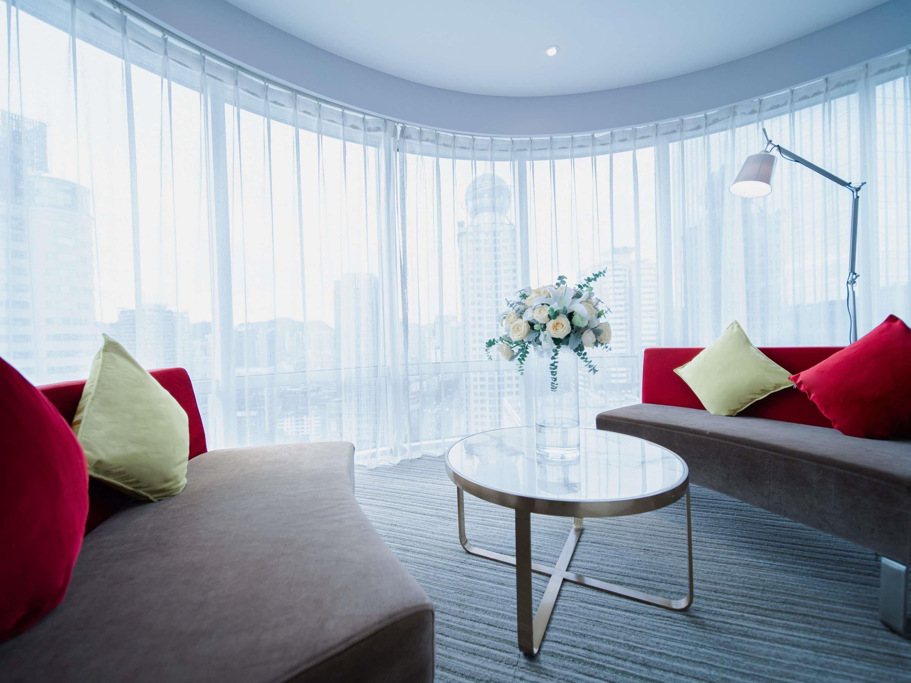 Deluxe Cityview Room | Premium bedding, free minibar items, in-room safe, desk