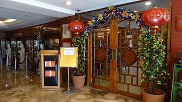 2 restaurants, breakfast, lunch, dinner served; Chinese cuisine