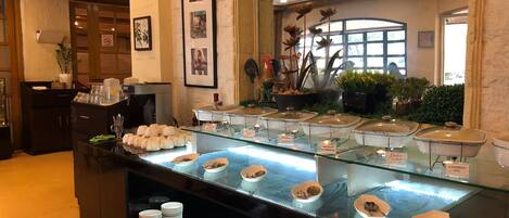 Daily buffet breakfast (PHP 399 per person)