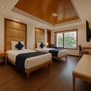 Minibar, desk, soundproofing, iron/ironing board - Almondz Hotel (New Delhi)