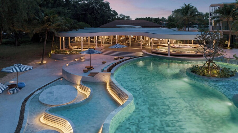 Le Méridien Phuket Mai Khao Beach Resort