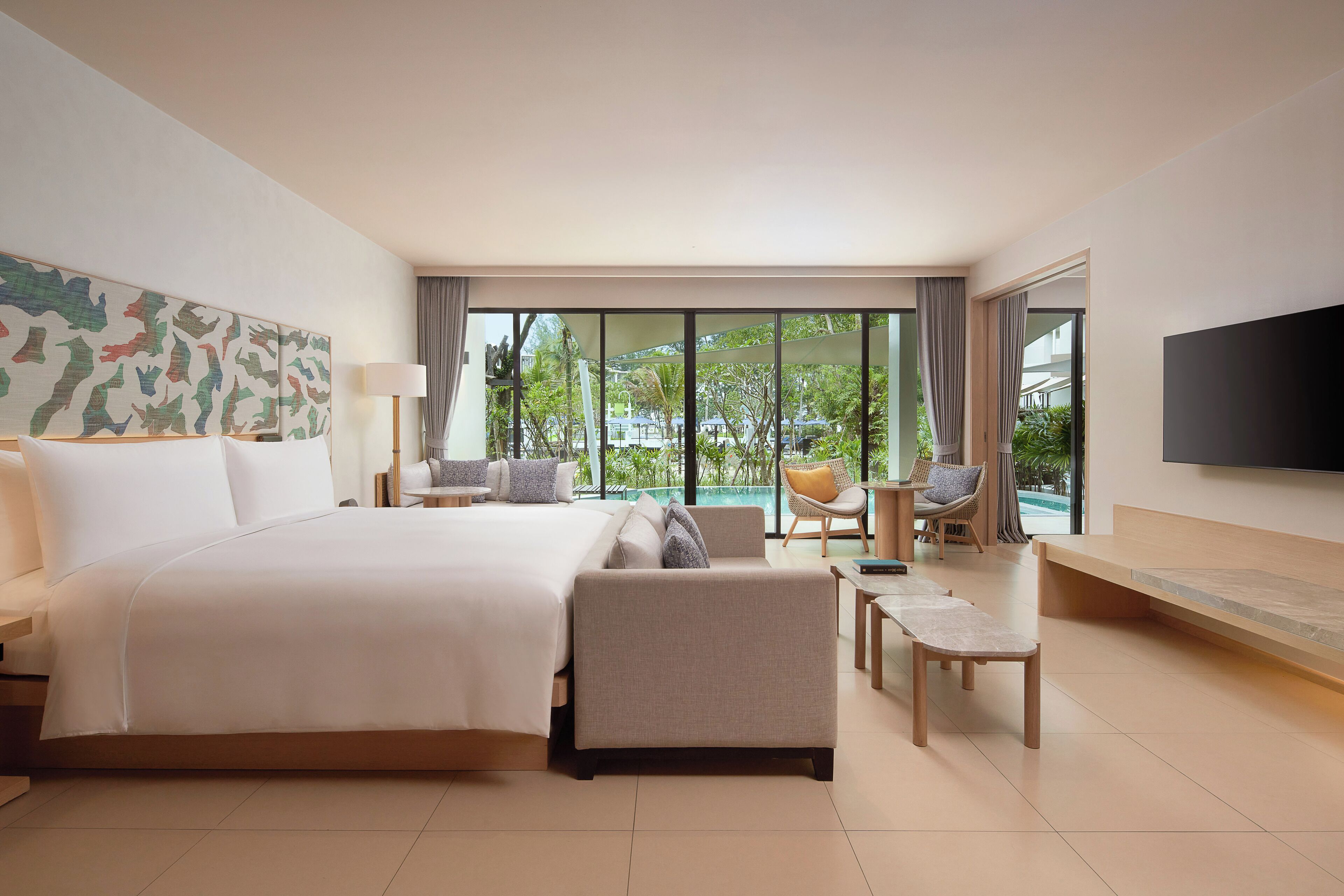 Ropa de cama de alta calidad, cubrecamas y minibar 