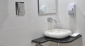 Family Suite | Bathroom - Baba Inn (New Delhi)
