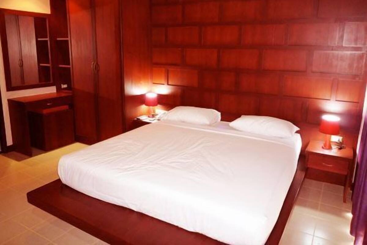 Standard Room | Minibar, in-room safe, desk, cribs (free)
