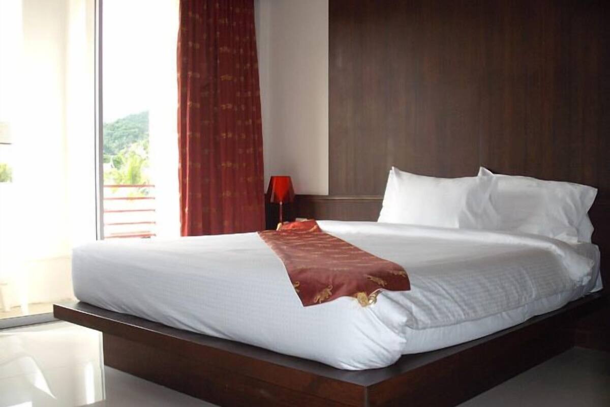 Superior Room | Minibar, in-room safe, desk, cribs (free)