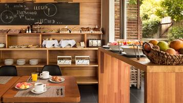 Free daily buffet breakfast