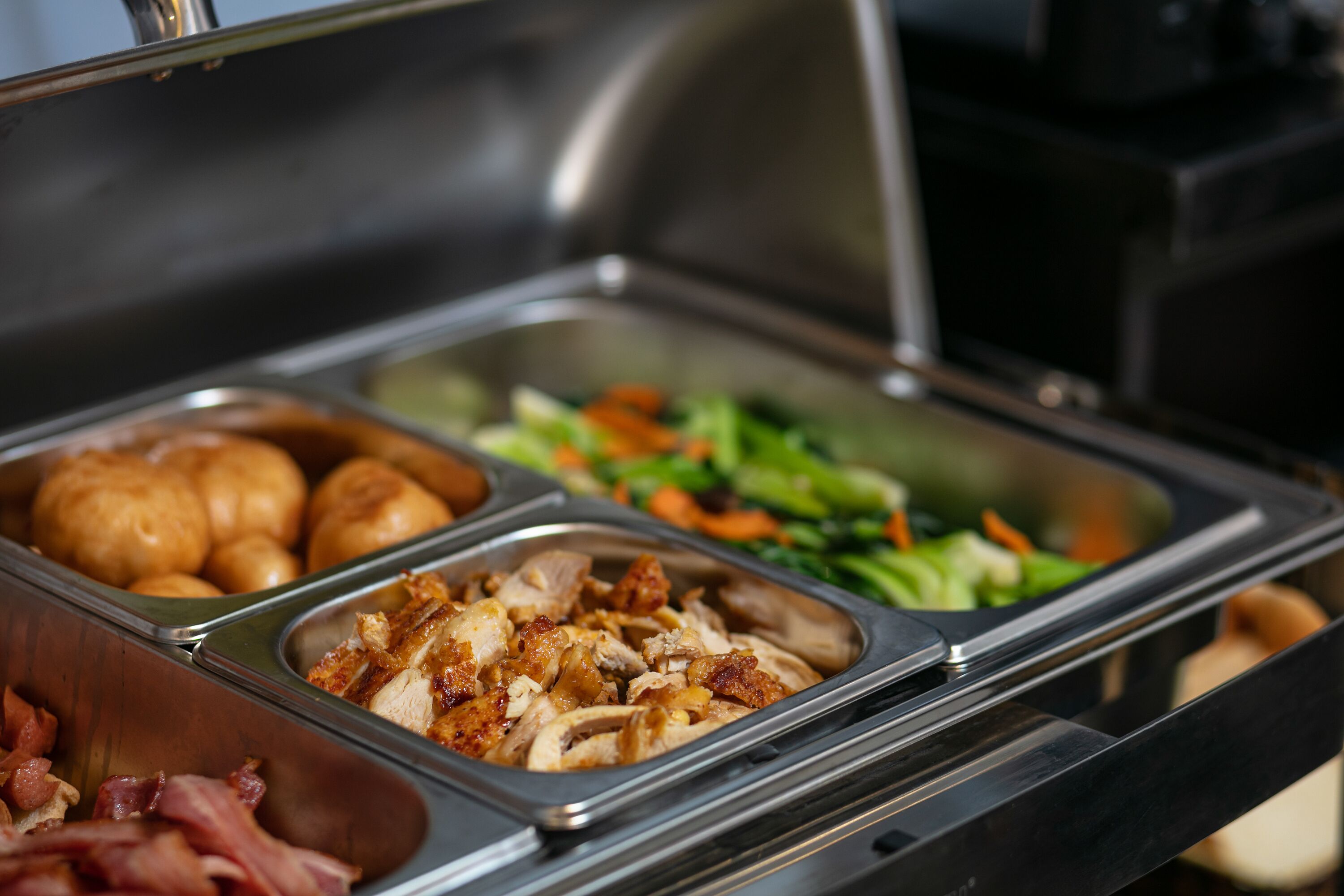 daily cooked-to-order breakfast (vnd 700000 per person)